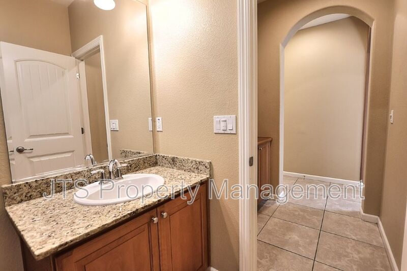 Large Home in Park Setting in West Roseville for Rent! property image