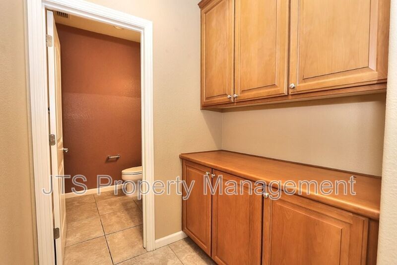 Large Home in Park Setting in West Roseville for Rent! property image