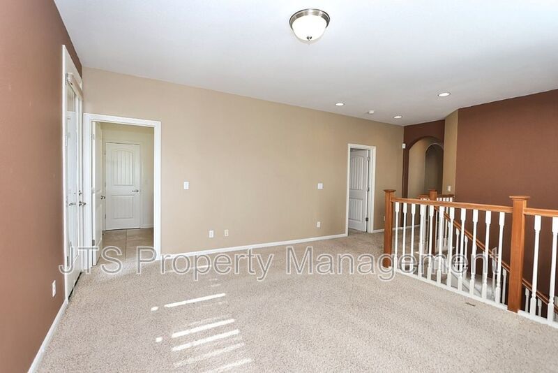 Large Home in Park Setting in West Roseville for Rent! property image