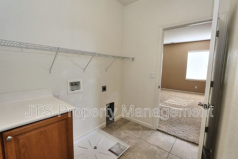 Large Home in Park Setting in West Roseville for Rent! property image