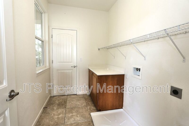 Large Home in Park Setting in West Roseville for Rent! property image