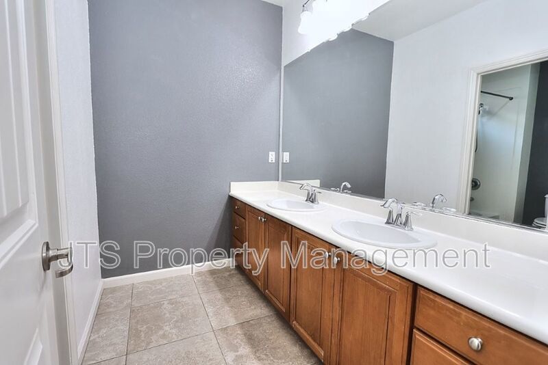 Large Home in Park Setting in West Roseville for Rent! property image