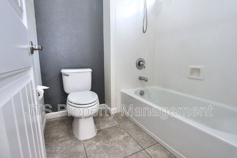 Large Home in Park Setting in West Roseville for Rent! property image