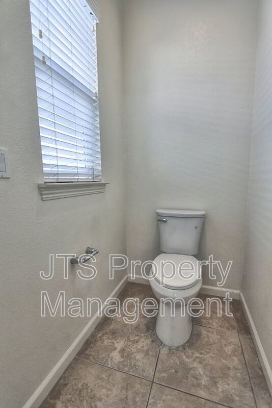 Large Home in Park Setting in West Roseville for Rent! property image