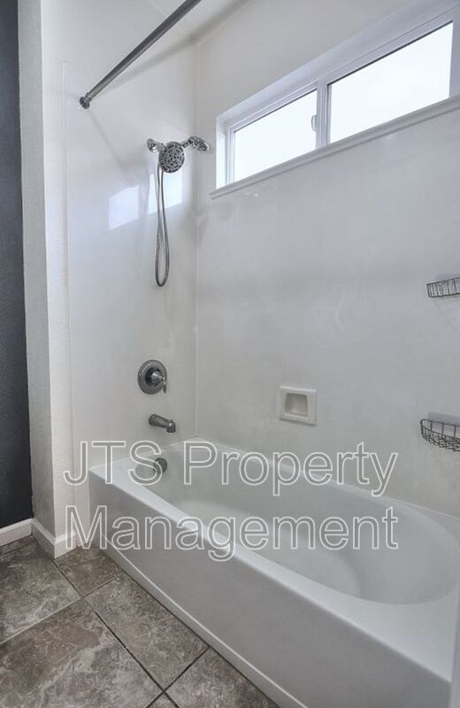 Large Home in Park Setting in West Roseville for Rent! property image