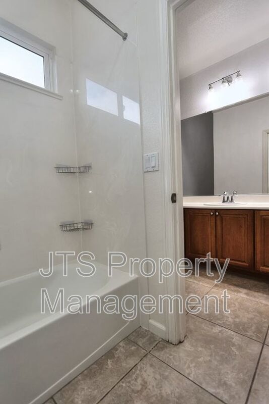 Large Home in Park Setting in West Roseville for Rent! property image