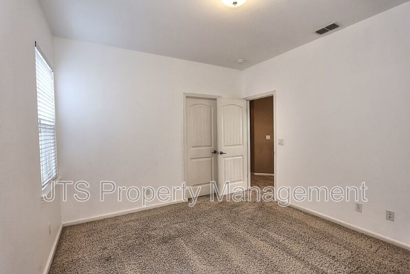 Large Home in Park Setting in West Roseville for Rent! property image
