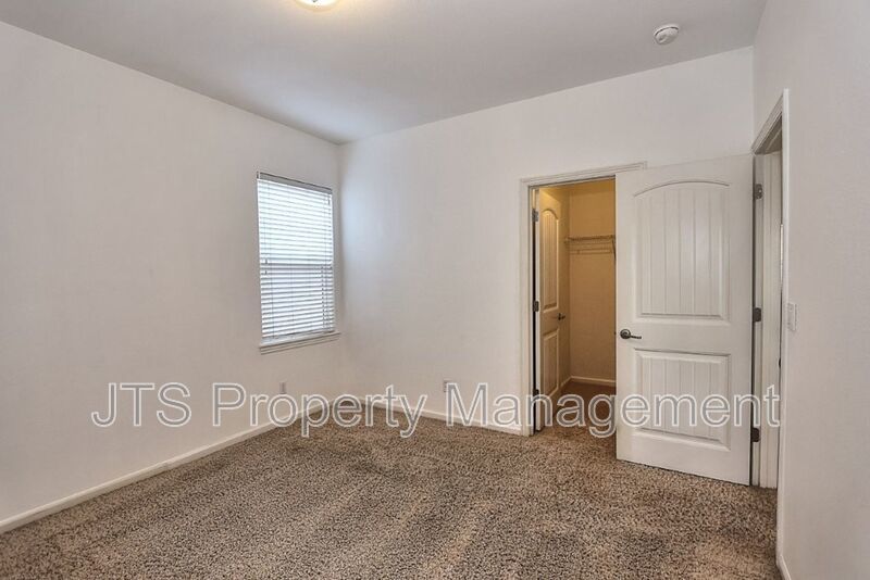 Large Home in Park Setting in West Roseville for Rent! property image